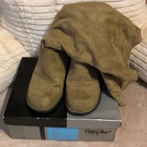 Mossino Suede Boots